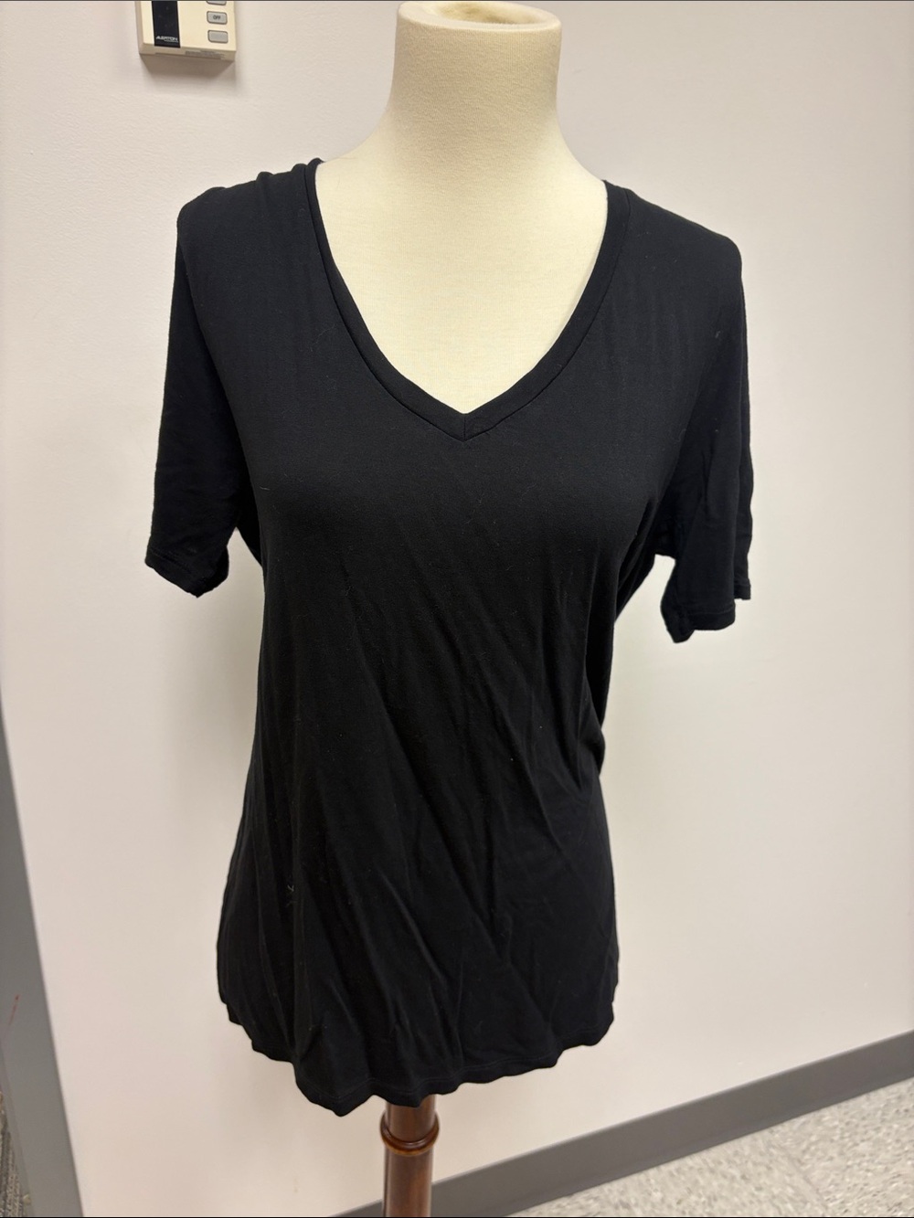 Old Navy Black V-Neck Short Sleeve Tee